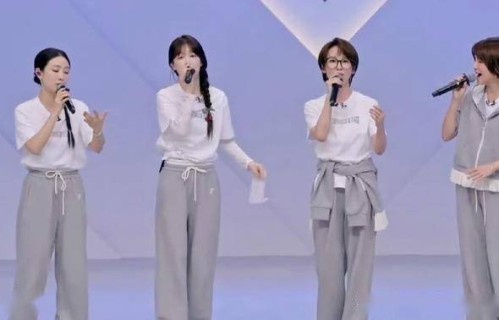 李小冉记歌词全靠胳膊，唐艺昕主动晒小抄，越南歌手手心全是拼音