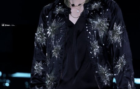 王源在福州音乐节上透露的新歌《一岁的吻》创作背景是什么？