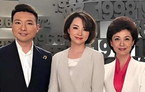 央视42岁小尼晒肿眼照！发了两次秒删，网友：别让撒贝宁知道