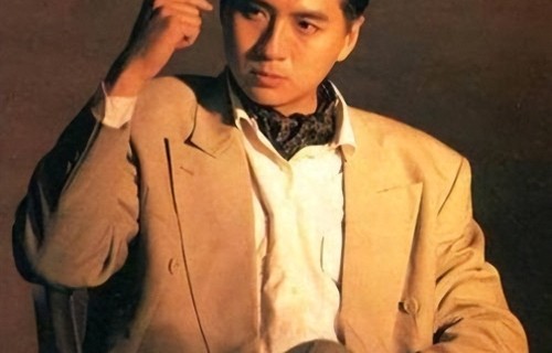 姚嘉妮60岁前夫近况曝光，离婚后在澳门开餐厅，身材发福样貌显老 