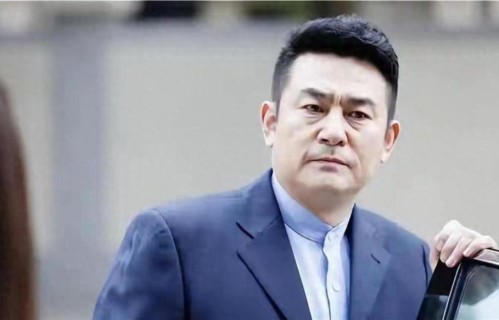 原来李洪涛妻子是她，低调恩爱35年，却有两个嗜好让老婆接受不了