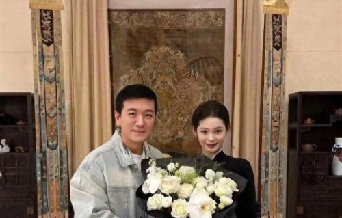 杨子带23岁新女友见91岁母亲，铜钱盆抢镜，黄圣依17年终是一场空