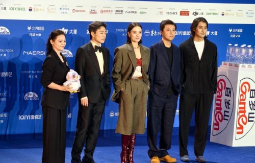 《余烬》入围北京国际电影节哪个竞赛单元，宋佳有希望拿奖吗？|versacecollection|好运|影片|寸头|天坛奖