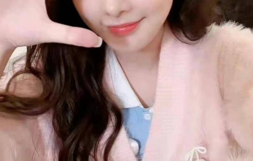 彭小苒直播风趣有梗，网友：外表冷艳，实则是搞笑女！|星河长明|朱正廷|美女|冯绍峰|七海