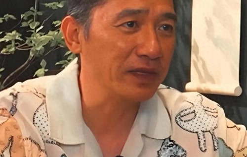 人到中年开始耍大牌？梁朝伟被曝大瓜，本人辟谣，恶心的一幕发生 