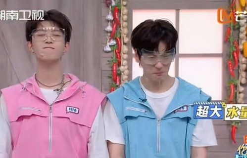 范丞丞长脖子避水引热议