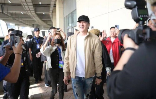 “霸王”就位！何润东已抵达宿迁奥体中心