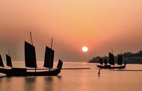 老了才明白：坎坎坷坷皆过往，来来去去皆缘分，放下才能向前走