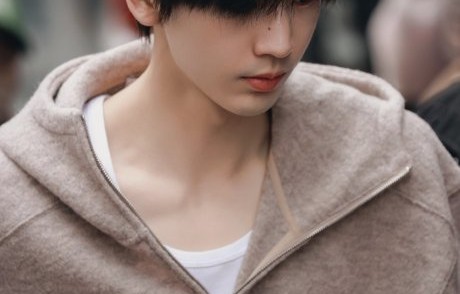 为什么此前会有张凌赫将在深圳进行其他活动的传言？|归鸾|萧厉|粉丝|行程|艺人